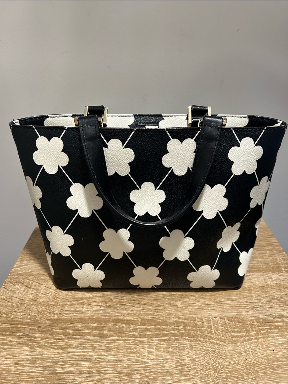 kate spade Black & White Floral Chain-Link Tote Grant Street Juno Vinyl - Picture 4 of 11